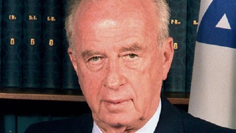 إسحاق رابين: الجنرال الذي عاش بالسلاح ومات بالرصاص 